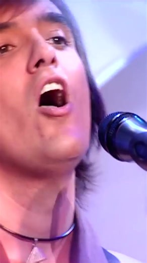 8.3K views · 49 reactions | Ese look de los 2000,Esas letras,Esa voz... ¡Inconfundibles Iguana Tango!¡Últimas entradas para volver a los 2000 en www.lovethetwenties.com! | Love The Twenties | Facebook