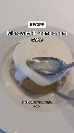 Silky Banana Cream Cake 🍌 Ingredients for the cake Blend -1/3 cup oats -1 banana -1/2 tsp baking powder -1/4 tsp salt -1 tbsp Atp Labs Supreme Beef Vanilla protein powder -1 egg Ingredients for the cream -30g greek yogurt -1 tbsp ATP Labs Supreme Beef Vanilla protein powder -water to thin Spray a ramekin or bowl with cooking spray Microwave for about 2 min. Let cool and coat with cream sauce Recipe by Alexandra Gleave🤩 | ATP Lab