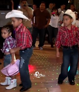 97K views · 1.1K reactions | Ya me vi en las posadas... 廬 . . #AlacranesMusical #duranguense #YNoSeAguitenMisAlacranesMusical | Alacranes Musical | Facebook