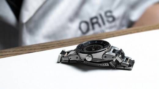 More than 15 years ago, Claude’s wife gave him a Williams F1 Team Skeleton Engine Date. Claude had worn and loved his watch. But it was time for a pitstop. He returned it to our Hölstein factory where our experienced watchmakers restored it to its former glory. Now it’s back in pole position – on his wrist. Model: Williams F1 Team Skeleton Engine Date 2006 Ref. No. 01 733 7560 4114-07 8 25 01 #Oris #GoYourOwnWay #Restoration | Oris