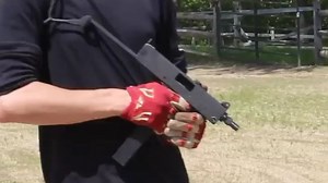 MAC-11冲锋枪全自动射击