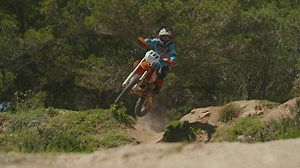 70K views · 1.5K reactions | [ Full 26min DOCU - Sound ON  ] How differently do amateurs and pro enduro riders prepare the Erzbergrodeo Red Bull Hare Scramble? Watch the full documentary "Parallel Universe" right here in full length. | Red Bull Motorsports | Facebook