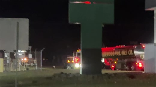 Tanker 78 responding to a Residential structure fire #firefighters #firefightersoftiktok #firetruck #firetrucksresponding #qsiren