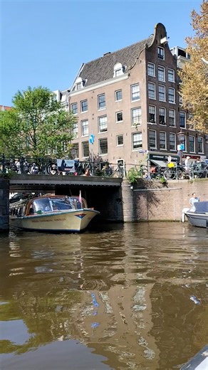 Sightseeing Canal Tour 🚤 💦 in 📍Amsterdam, The Netherlands 🇳🇱 #canalboat #netherlands #amsterdam #city #facebookviral #boatcruise #explore #fypシ゚viralシ #trendingnow #dutch | I Love The Netherlands