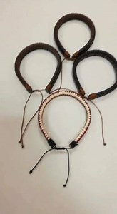 35K views · 595 reactions | Queda bien con papá, haciéndole este brazalete. Materiales disponibles en Musas El Salvador +503 70339422 | MUSAS BISUTERÍA | Facebook
