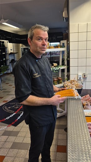 🥳🥳𝐒𝐓Æ𝐑𝐊𝐓 𝐓𝐈𝐋𝐁𝐔𝐃 𝐏𝐀̊ 𝐇𝐉𝐄𝐌𝐌𝐄𝐋𝐀𝐕𝐄𝐃𝐄 𝐖𝐈𝐍𝐄𝐑𝐏Ø𝐋𝐒𝐄𝐑🥳🥳 ⛔️⛔️ 𝐊𝐀𝐍 𝐊𝐔𝐍 𝐁𝐄𝐒𝐓𝐈𝐋𝐋𝐄𝐒 𝐏𝐀̊ 𝐖𝐄𝐁𝐒𝐇𝐎𝐏𝐏𝐄𝐍 ⛔️⛔️ Se mere og bestil nemt og hurtigt via linket her 👇 https://slagtermatthiasen.dk/vare/web-tilbud-hjemmelavede-wienerpoelser/ 15 stk. Hjemmelavede Wienerpølser KUN 110,- normal pris. 150,- 100% DANSK KØD, KVALITET OG FAGLIGHED Tilbuddet gælder kun på webshoppen. så skynd dig ind forbi os online og sikre dig din portion. 😎 Afhentning Onsdag 21