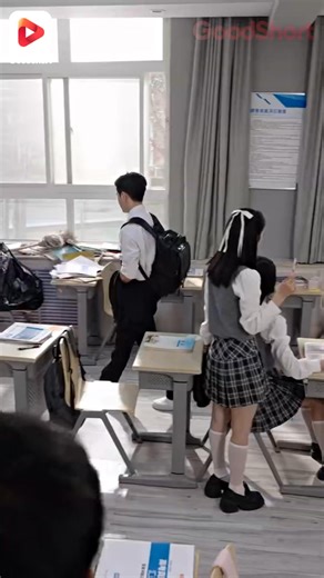 "CEO Grup Lordi, Melvin, terbangun di tubuh seorang siswa SMA bernama Kevin. Kevin difitnah oleh adik angkatnya yang licik, Devin, hingga dihina oleh keluarganya dan memutuskan untuk pergi dari rumah. Bawahan Melvin datang mencarinya, tapi dia memilih meninggalkan dunia hitam demi mengejar mimpi kuliah. Di sekolah, dia memberesi orang yang mengambil tempatnya, menyelamatkan Cindy yang hampir terlempar bola basket. Kemudian dia menghancurkan bola basket itu untuk menakuti mereka. Devin membawa pr