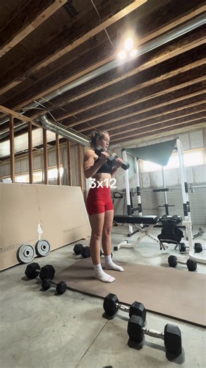 Upper Body Flex! 💪🏼 my biceps are unwell after this EMOM curling series 🥴✨✅🔋 #homebody #fyp #workout #30minworkouts #homemade