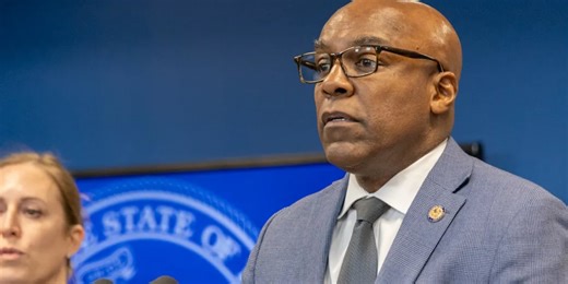 Illinois joins lawsuit over terminated solar program