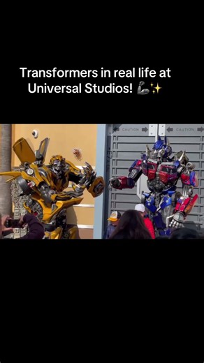 #Transformers #OptimusPrime #Bumblebee #UniversalStudios #universalstudioshollywood