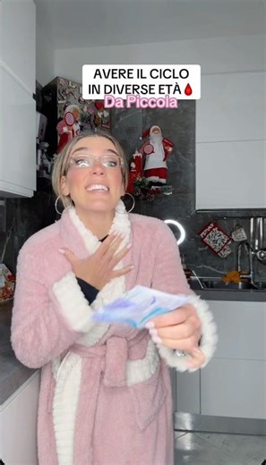 AVERE IL CICLO IN DIVERSE ETÀ 🩸 #ciclomestruale#cicloindiverseetà#mammaefiglia#assorbenti#comedy