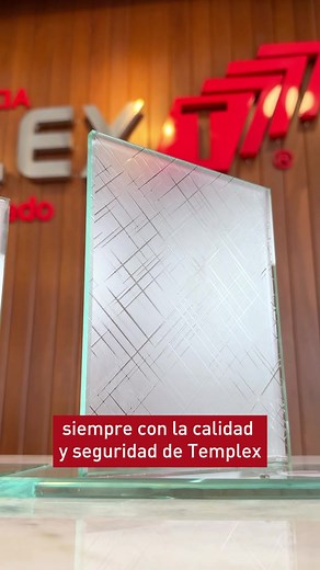 ¡Un toque de distinción para tus espacios! Los diseños del vidrio templado Italia y Cuadrato añaden estilo y sofisticación a tus box de baño. 🚿 Recuerda, todo vidrio templado debe tener el sello rojo de TEMPLEX 🔴 Te ofrecemos el vidrio templado de mayor calidad y variedad del país, desarrollado con tecnología italiana. #Sucre #Potosí #TEMPLEX #VidrioTemplado #boxdebaño #vidriocondiseño