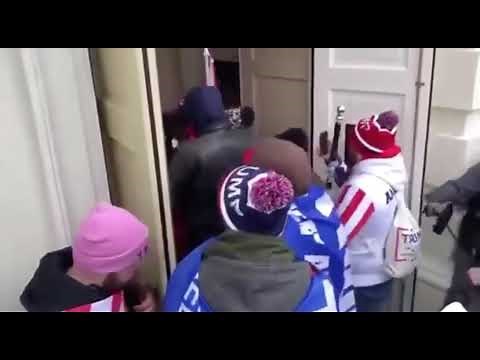 D.C. Police Open Doors To Capitol Building For “Rioters” & Lead Them Inside