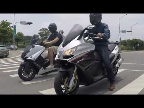 APRILIA SRV850 VS YAMAHA TMAX RACE @Taiwan