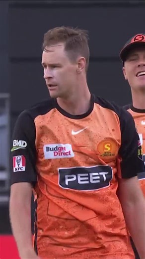 Two balls, two wickets, 2-0 from the first over! 🤯 Jason Behrendorff, take a bow 👏 #GoldenMoment #BBL14 | BBL