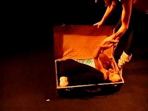 Koffer Packen, Travel by Backbend