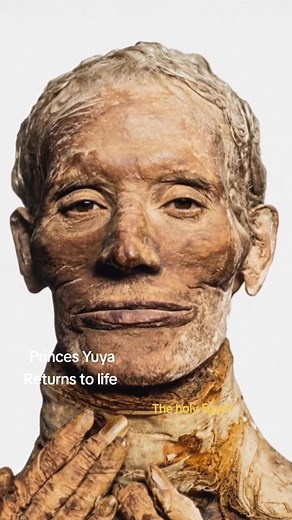 The mummy of Yuya is among the most astonishingly preserved from the reign of Amenhotep III of the 18th Dynasty. Yuya was a powerful court official and the father of the great queen Tiye. Looking at his mummy almost feels like looking at a man who simply fell asleep thousands of years ago. His face is long and harmonious, with a prominent straight nose that gives him a dignified appearance. Even more fascinating is the light-colored hair that is still visible on his head — an exceptionally rare 