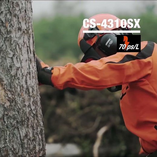 Echo CS-4310SX Chainsaw: In action