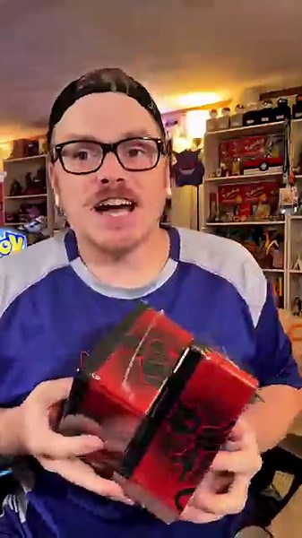 Opening a Pokémon Team Rocket’s Persian ex Tin!