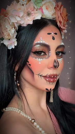 Catrina Makeup Ideas: Glamorous Mexican Dia de Muertos Looks
