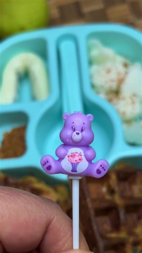 Croissant frío waflera = el waffle más rico 🤤✨ Solo lo corté, lo mezclé con huevo, leche, canela y stevia… y 3 minutos en la waflera. #lasloncherasdevictoria #lonchera #comidaparaniños #loncherasescolares #momlife