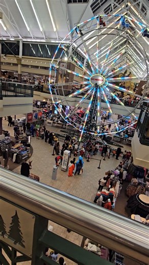 Katherine F on Instagram: "Every year, @sparksscheels throws and fantastic trick or treating Halloween event that's centered around tons of fun & community. And the event not only comes with free candy. 🍬 *They go all out and include free Ferris wheel rides (yes, I said that right. They have a full sized Ferris wheel indoors)... I know, huh?!🎡 *Free unlimited arcade games *This year they featured a human slot machine that was a hit with everyone *They have two huge fish tanks at each entrance,