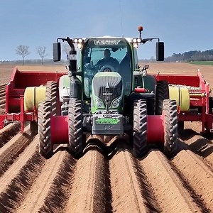 111K views · 2.2K reactions | Check out this amazing Fendt multi-wheel potato planter! 朗凜 #reels #bigmachines #farminglife | Big Machines | Facebook