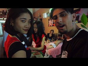 HOW TO PICK UP THAI MASSAGE GIRLS IN PHUKET! - 🇹🇭 (Thailand Nightlife)