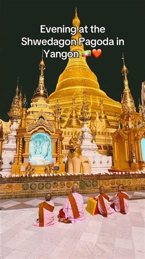 🇲🇲 The magical Shwedagon Pagoda at sunset and in the evening
