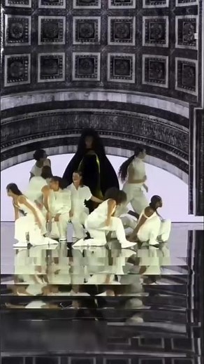 Matilda, in a black dress, opened the L’Oréal Paris 2025 fashion show