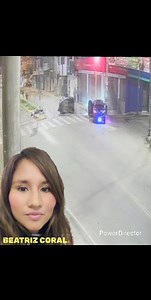 🚨#Huaura: CONDUCTORA DEL AUTO AZUL SE PASA LA LUZ ROJA Y LOGRAN IMPACTAR A MOTOTAXI DEJANDOLO HERIDO Para amanecer ayer el mototaxista Luis Arturo Marcos Ostos conducía su unidad menor y cuando pasaba la luz verde de la esquina de calle Balcón con antigua panamericana, fue embestida por un auto color azul conducido por Beatriz Coral Castillo quien según vídeo se paso la luz roja y se encontraría en presunto estado de ebriedad. El dosaje etílico cuantitativo habría salido positivo, falta el cuan