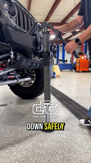 RealTruck Go Rhino El Gato Jack — fast lift, stable design, trail-ready | Recovery Gear 🔥⚙️ Our RealTruck rep walks us through the Go Rhino El Gato Hydraulic Jack — fast lift, stable footing, and a trail-ready recovery design built for real off-road use. #4x4 #jeep #recoverygear #4x4life #offroading #mechanic #automotive | Cape Fear Customs