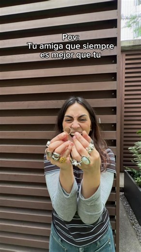Tu amiga que siempre es mejor que tú: cómo sobrellevarlo