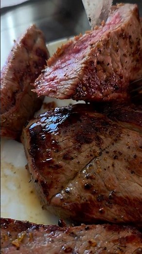 Tender & Juicy Sirloin Steak Perfection 🥩