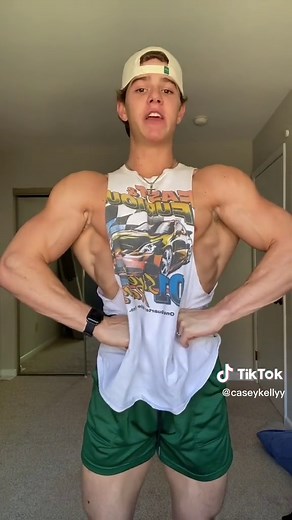 Replying to @amersubasic heres the lat spread tutorial! #gym #gymtok #latspread #bodybuilding