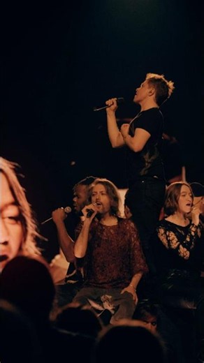 “Hope” live, acapella.One of my favorite moments from the Traces Tour.