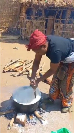 The staple food of Malawi is nsima 🇲🇼. Nsima is a thick porridge made from maize (corn) flour.