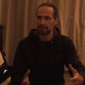 4.5K views · 180 reactions | Der Musiker Eddis Welt (ehemals Wise Guys) hat einen Spendenaufruf für uns gestartet. "Jedem kann es passieren, dass er in eine Situation kommt in der man 'weg muss'. Ich hab einen riesigen Respekt für eine Organisation wie Sea-Watch, die sich zum Ziel setzt, Menschen zu retten - der Wert läst sich gar nicht hoch genug einschätzen." Vielen herzlichen Dank, Eddi! | Sea-Watch | Facebook