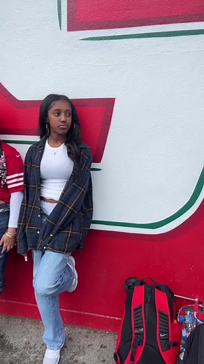 Best Fit Throwback: 90s vs 2000s Spirit Week Fashion