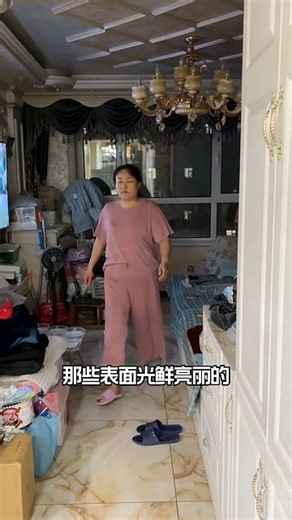 那些表面光鲜亮丽的新型穷人单亲妈妈背后到底在硬撑什么