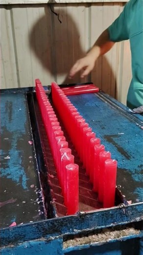 Manual candle making machine suitable for family business