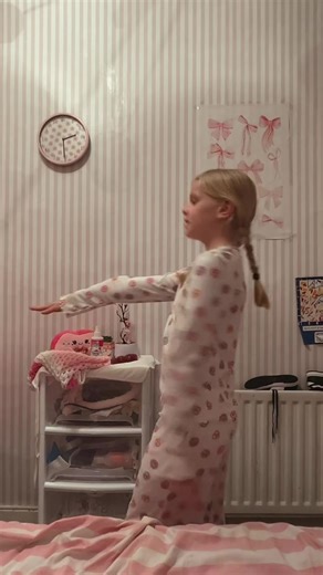 𝐉𝐞𝐬𝐬!🪩🎱👼 (@jessica.erin67)’s videos with original sound - Chase Towers