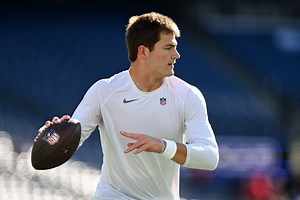 What happened to Drake Maye? Patriots QB taken off the field after brutal hit to head vs. Jets