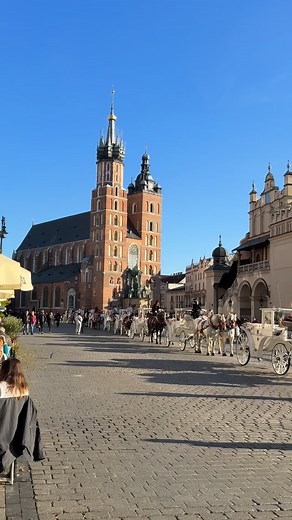 157 reactions | Beautiful Krakow Kraków, Poland ✨enjoy the moment ✨ #travelphotography #travel #traveling #travelgram #winter #xmas #krakow #cracow #poland #happy #love #fabulous #city #streetstyle #streetphotography #street #architecture #spring #summer #night | Moniqcoo | Facebook