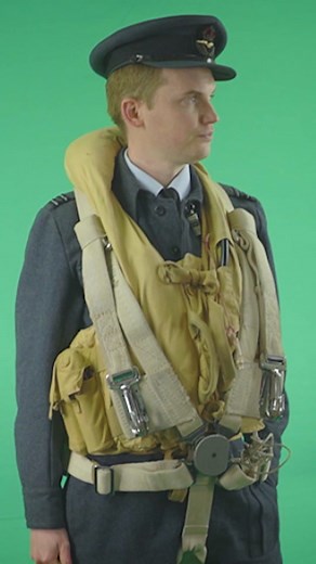 I added myself to old movies 😲 Here’s the full tutorial: https://youtu.be/1luWr-YnBMw ►Watch my FREE WEBINAR here: My Top 10 Tips for making your passion project on a budget https://www.diymoviemaking.com/pl/2147593183 ►Check out my courses and learn how to make your best film on a budget at https://www.diymoviemaking.com/ #visualeffects #vfx #bts #vfxeffect #tutorial #aftereffects #filmmaking #edit #videomagic #trickvideo #videoediting