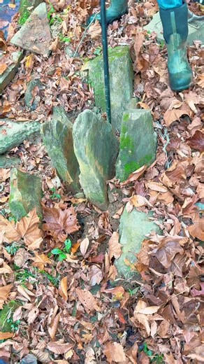 Minecraft Bedrock Cracking for GOLD #gold #emas #goldpanning #goldprospecting #goldprospector #goldfever #goldrush #treasure #treasurehunt #treasurehunter #oro #goldnugget #goldnuggets #goldmining #goldminer #goldmine #geology #minerals #gemstones #bedrockminecraft | FishnGold