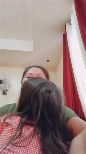 Breast-feed Daily on Instagram: "Ini cara menyusui yg paling akurat, sudah saya tonton berkali kali untuk mempelajarinya 🤍 #fyp #viral #trending #tiktok #breastfeed #breastfeeding #tips"