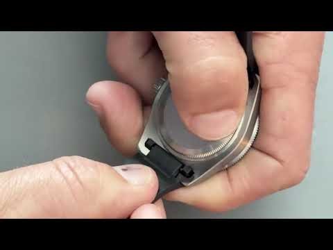 How to Install Rubber B Custom Rubber Strap on Tudor Pelagos FXD | Swiss Engineering