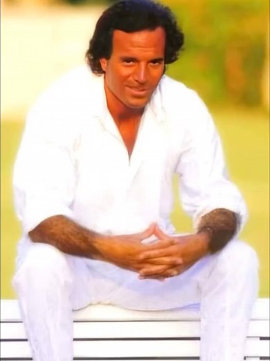 Julio Iglesias - Somos #julioiglesias #musicaromantica #somos #foryoupage #baladasromanticas