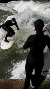 Surfers in Munich are mourning the death of the Eisbach wave that mysteriously disappeared from a canal after a recent river cleanup. Authorities are now trying to figure out how to bring it back. | DW News